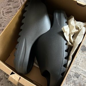 YEEZY SLIDE size 10